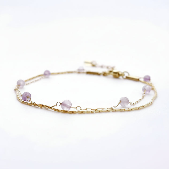 Dünnes zweireihiges Armband gold mit vielen Edelstein Perlen, lila Amethyst Schmuck für junge Frauen von Alicia&