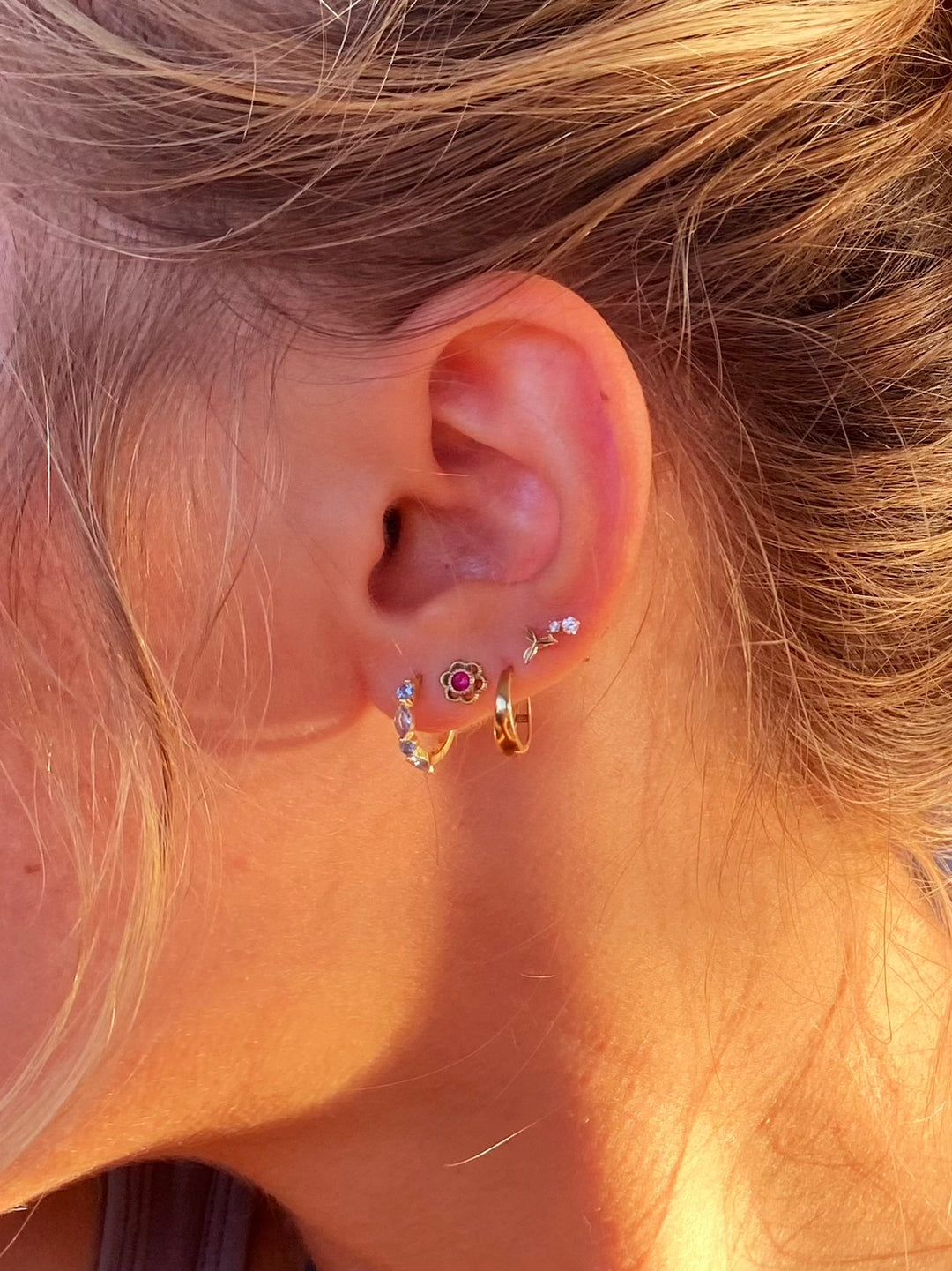 blaue creolen aus vergoldetem Echtsilber von ALICIA'S DIARY