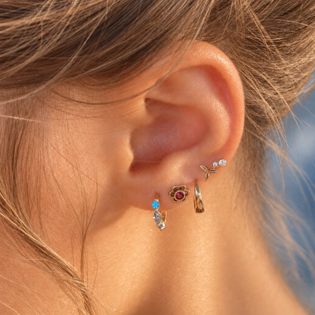 Goldene Creolen mit bunten Steinen aus vergoldetem 925 Silber, wasserfester und hypoallergener Schmuck für junge Frauen und Kinder