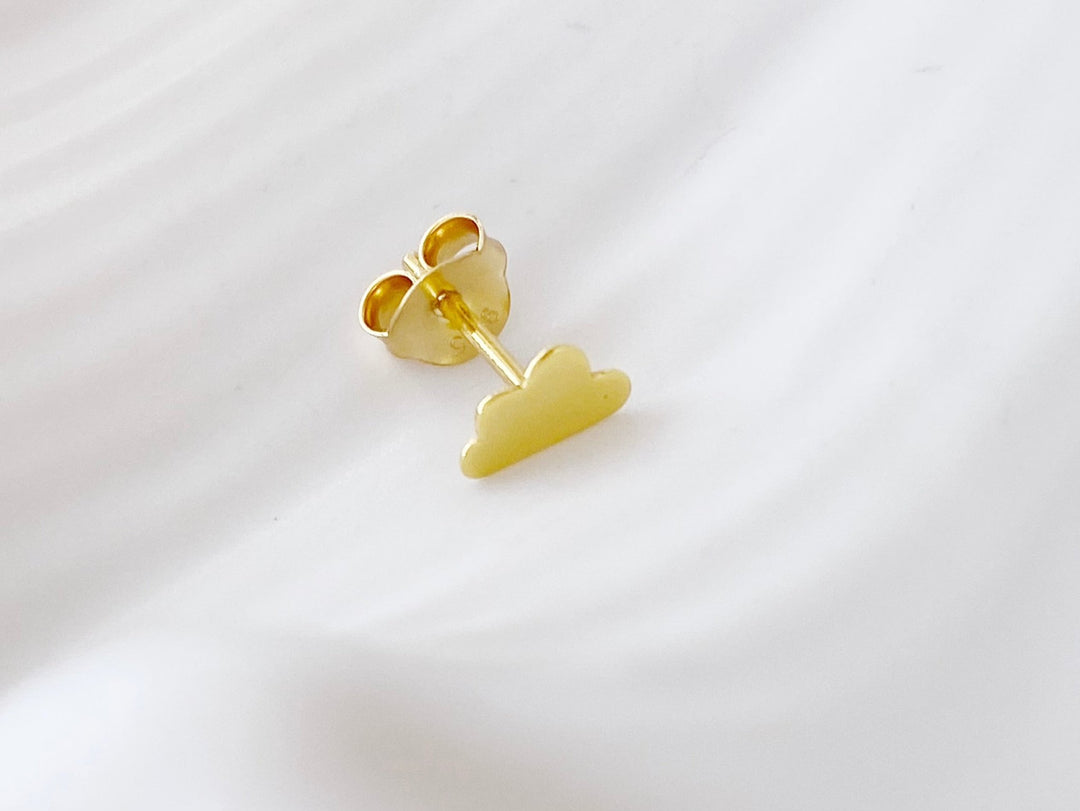 Earring Stacking: Kleine Wolke Ohrringe, moderner Schmuck für junge Frauen von Alicia's Diary