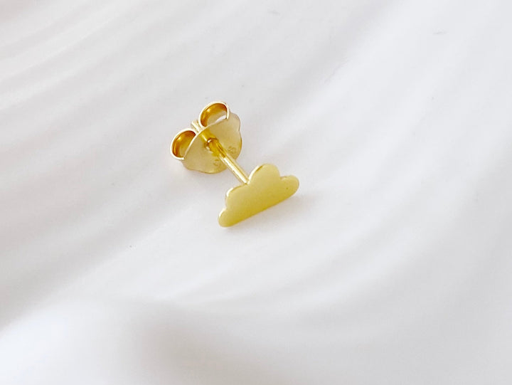 Earring Stacking: Kleine Wolke Ohrringe, moderner Schmuck für junge Frauen von Alicia's Diary