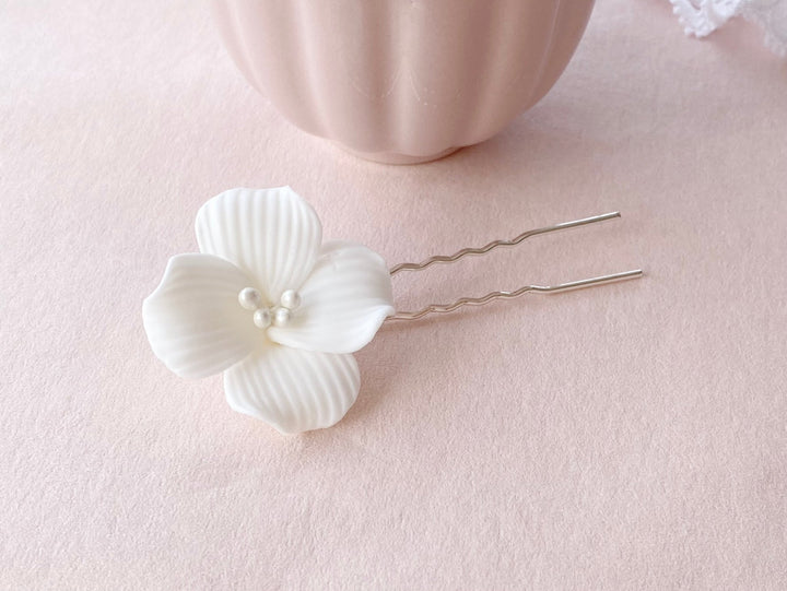 Angesagter Schmuck für Brautfrisuren 2026, aktuelle Trends Hochzeit Styling von Alicia's Diary