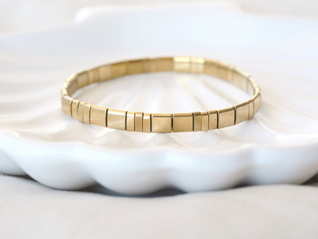 Goldenes Perlenarmband strech, dehnbares Armband für junge Frauen und Teenager Mädchen von Alicia's Diary