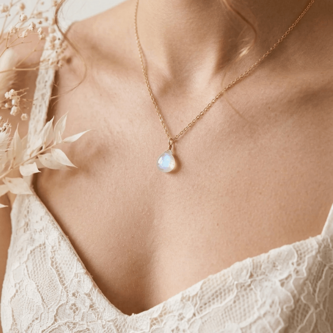 Gold necklace with moonstone drop in gold-plated stainless steel, waterproof and hypoallergenic jewellery