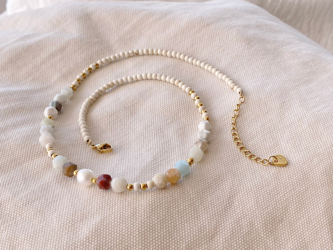 Naturschmuck Halskette: Bunte Perlenkette im Boho Stil mit echten Steinen, Halskette mit Natursteinen von Alicia&