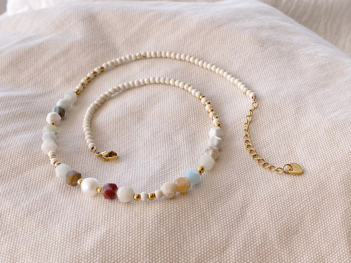 Naturschmuck Halskette: Bunte Perlenkette im Boho Stil mit echten Steinen, Halskette mit Natursteinen von Alicia&