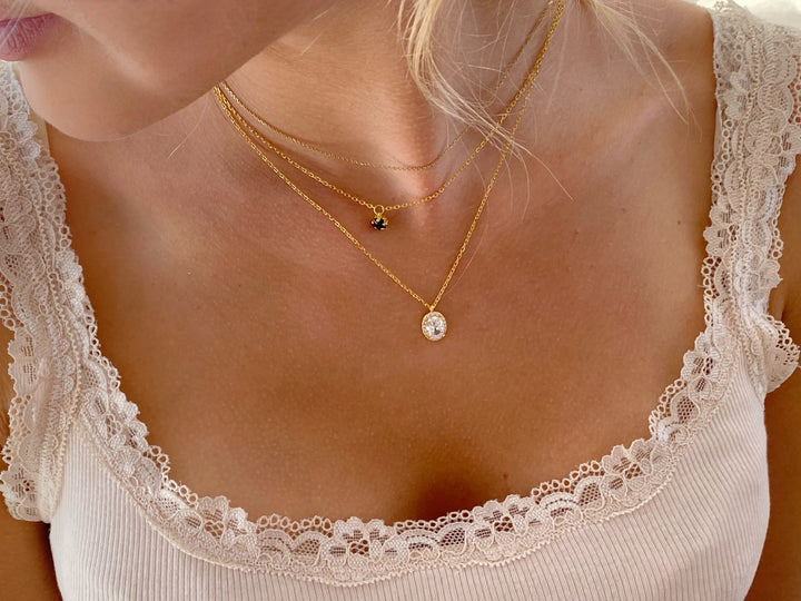 Halsketten Layering gold, wie kombiniere ich verschiedene Halsketten miteinander, Schmuck von Alicia's Diary
