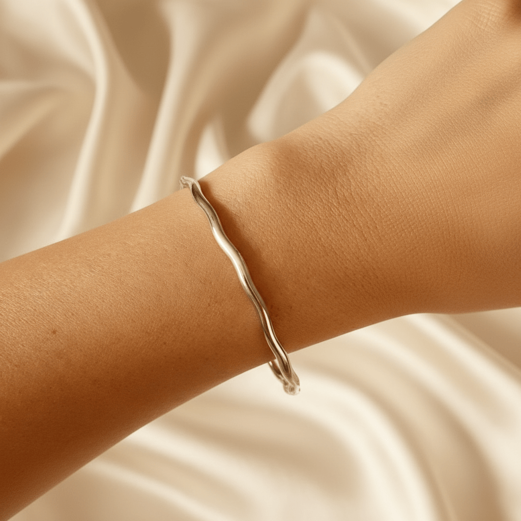 Welcher Schmuck für Allergiker? Organisch geformter Armreif Silber, Wellen Armreif silber für junge Frauen