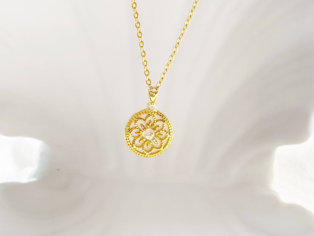 Schmuck Marke für junge Frauen und Ketten im Boho Style, hautfreundlich und wasserfest von Alicia's Diary