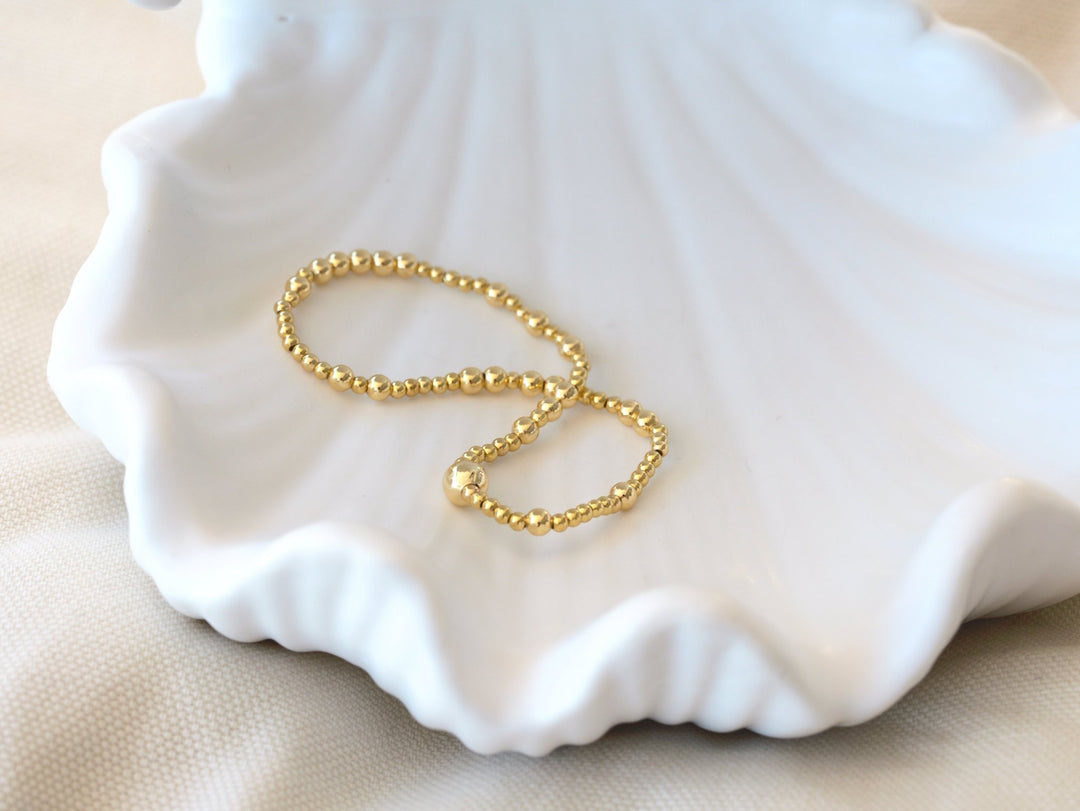 Boho Armband stretch aus vielen goldenen kleinen Perlen aus Edelstahl für Strand, Sport, Reise, Urlaub von Alicia's Diary