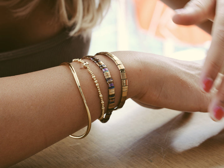 Wo finde ich schönen Schmuck, Armband Bracelet Stacking gold, welche Schmuckmarken gibt es, Armband Gold Kugel Alicia's Diary