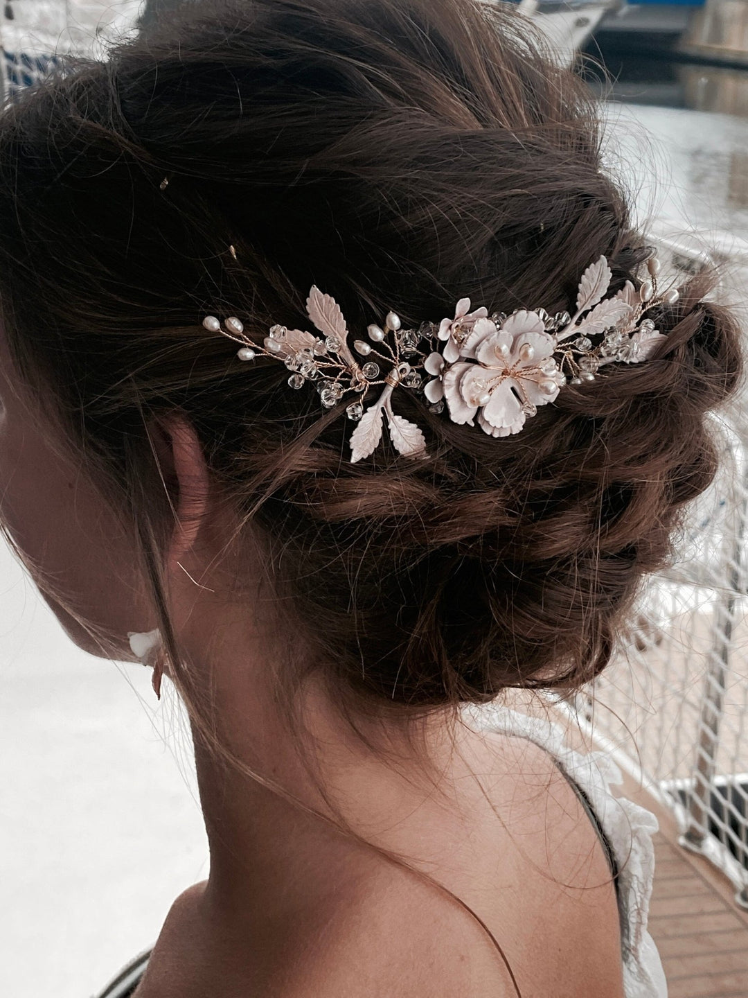 ivory und champagner-farbener Haarkamm für die Braut Hochsteckfrisur von ALICIA'S DIARY