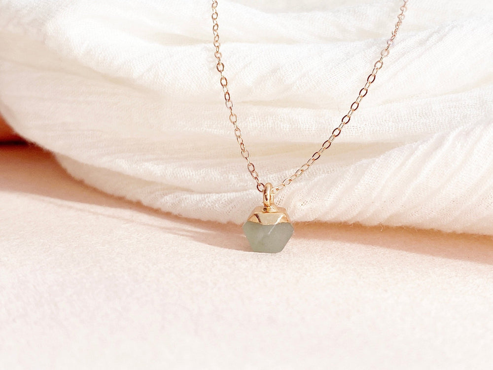 Roségoldene Halkette aus echtem 925 Silber mit grünem Edelstein Anhänger von ALICIA'S DIARY