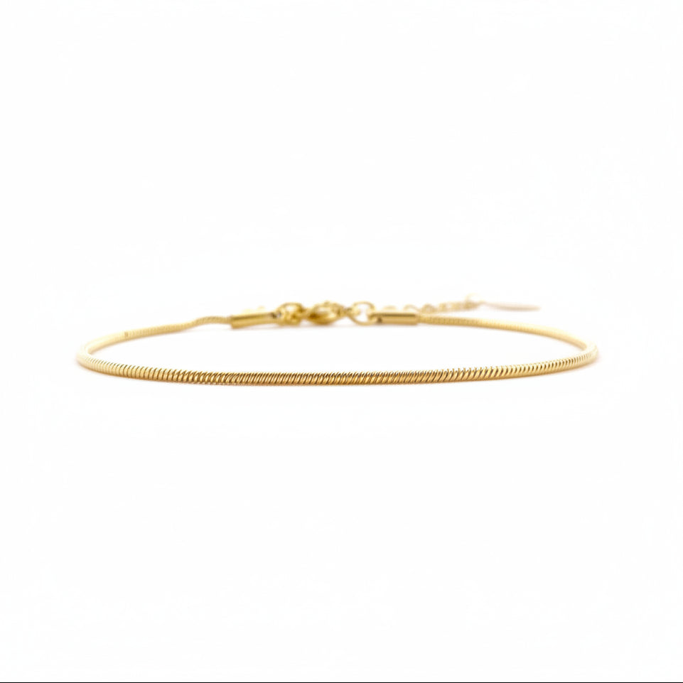 Goldenes Basic Armband rund aus Edelstahl, Armband mit runden Gliedern, Armband aus einer Schnur gold, Arm Stack