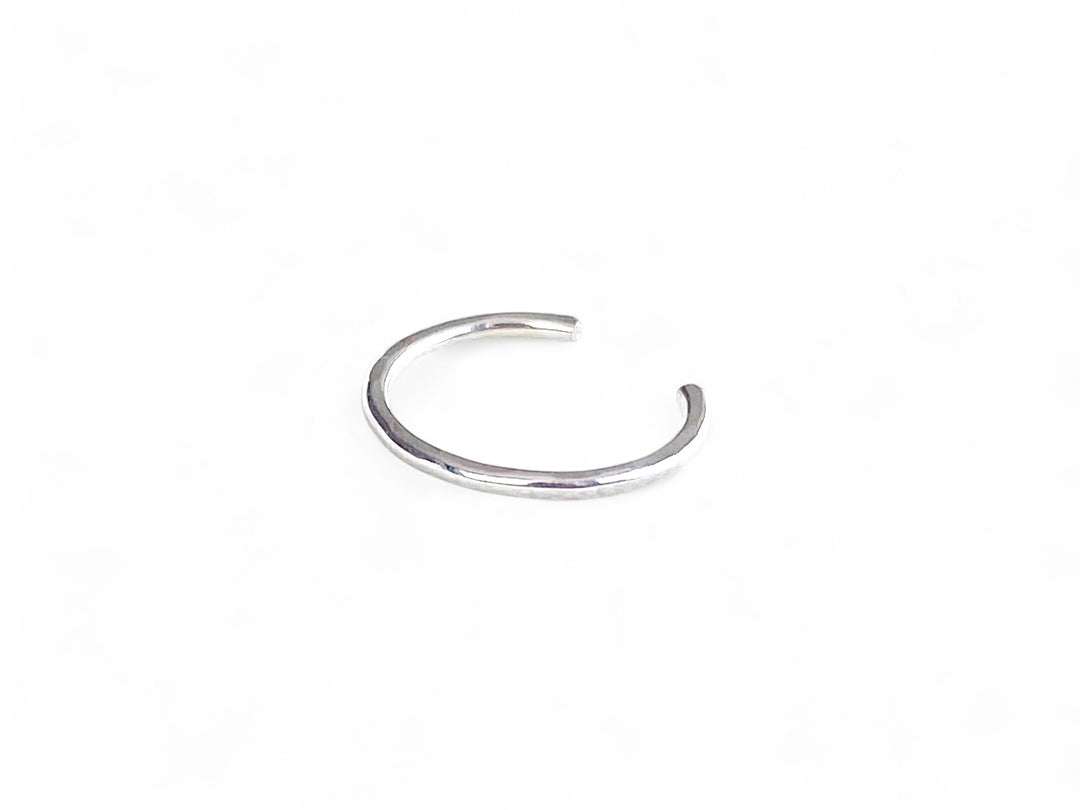 Silberner Ear Cuff, schlicht, einfacher Ring ohne Piercing von Alicia's Diary