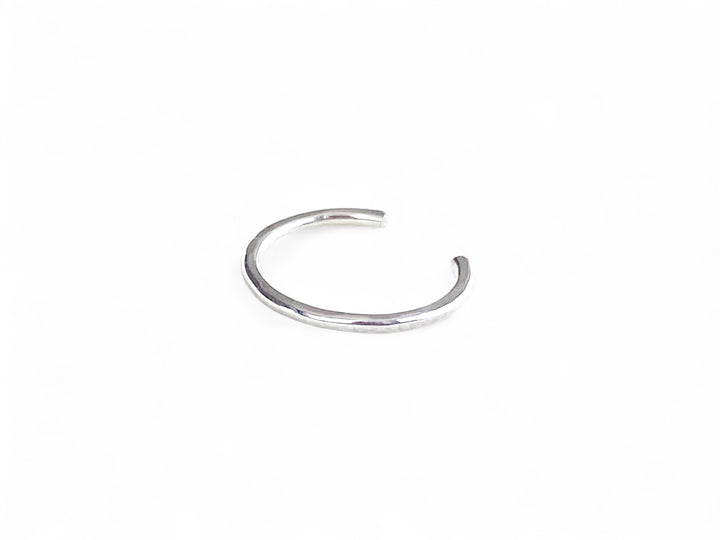 Silberner Ear Cuff, schlicht, einfacher Ring ohne Piercing von Alicia's Diary