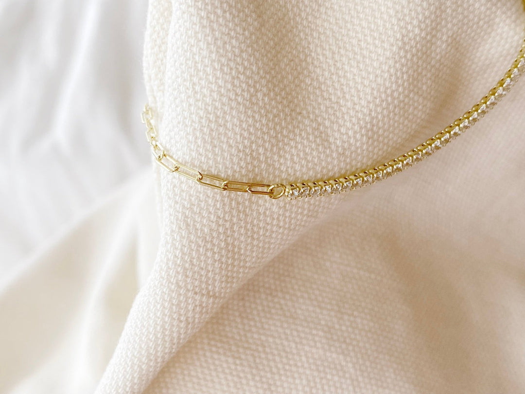 Zartes Armkettchen für Damen und junge Frauen, schmales Paperclip Armband von Alicia's Diary