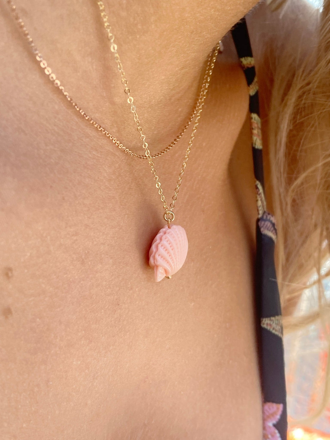 Goldene Halskette mit rosa Muschel-Anhänger für Mama, Frau, Tochter, Enkelin von Alicia's Diary