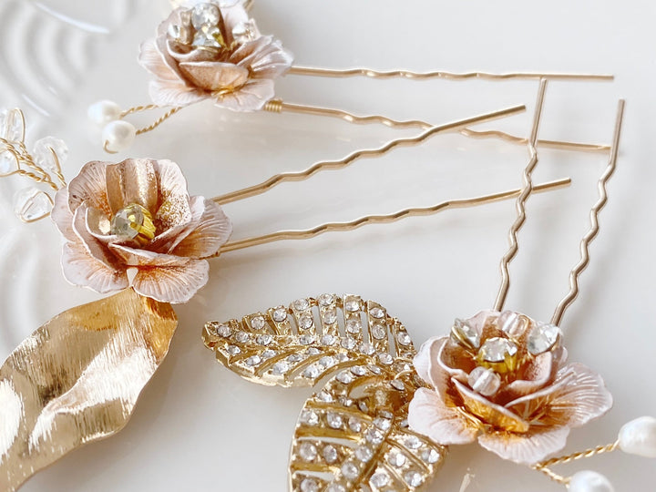 Haarschmuck mit Blumen gold für Frisur Hochzeitsgast Half Up Half Down, geflochten oder mittellang von Alicia's Diary