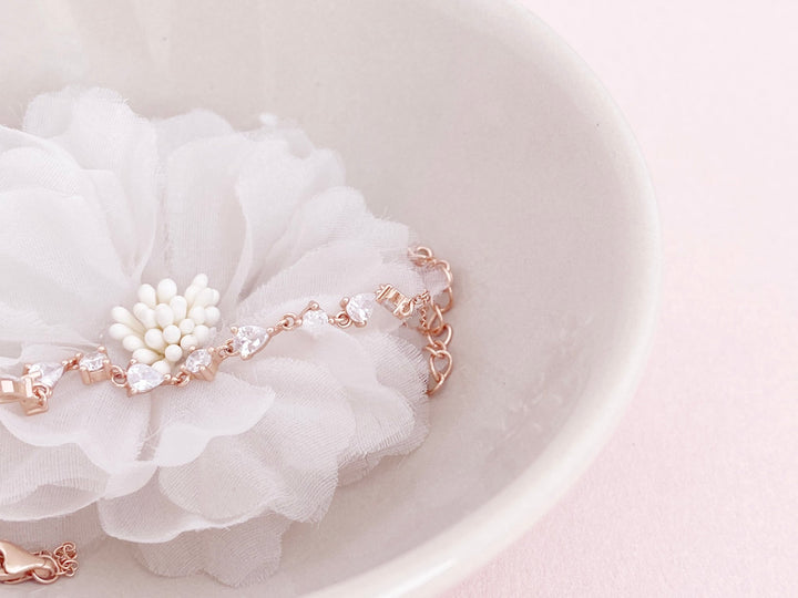 Kristall-Armband aus 925 Silber, roségold vergoldet, Schmuck Inspiration Pinterst, weiße Blume, Alicia's Diary
