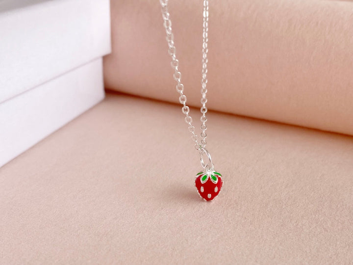 Schmuck mit Erdbeeren, Halskette Silber Damen, wasserfest und hautfreundlich, bester Jewelry Online Shop Alicia's Diary