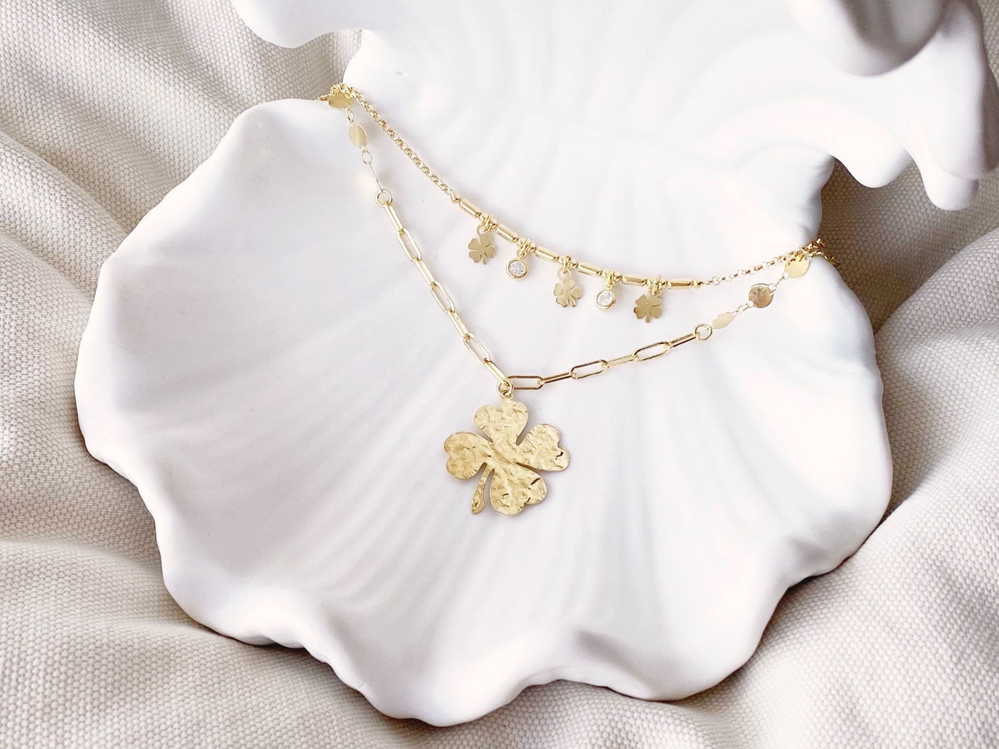 Jewelry set consisting of a necklace and bracelet in gold-plated silver from Alicia's Diary