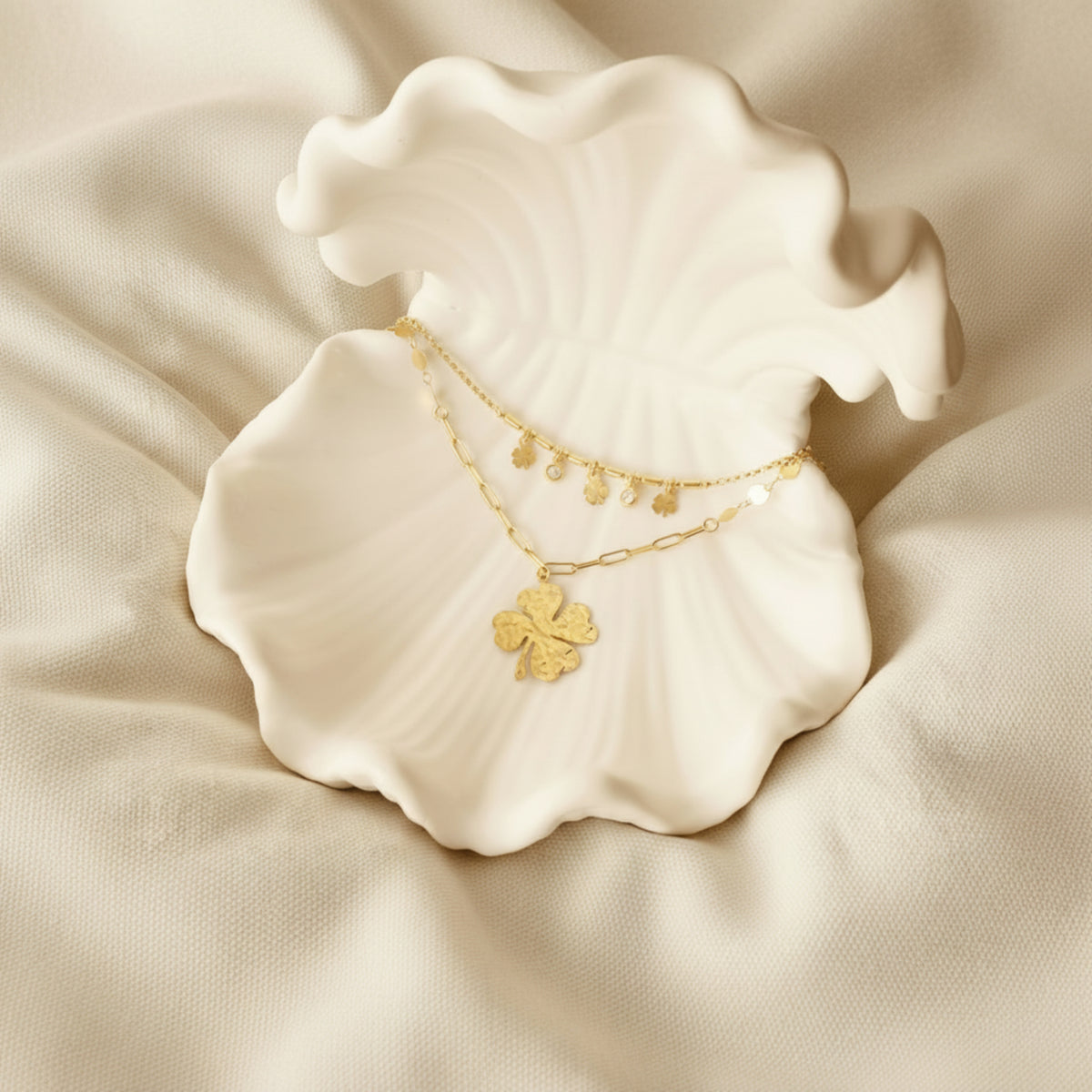Jewelry set consisting of a necklace and bracelet in gold-plated silver from Alicia's Diary
