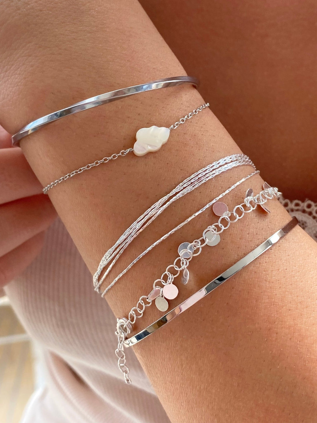 Bracelet Stack Pinterest silber, wie kombiniere ich Armbänder im Layering Look, schöne Armbänder von Alicia's Diary