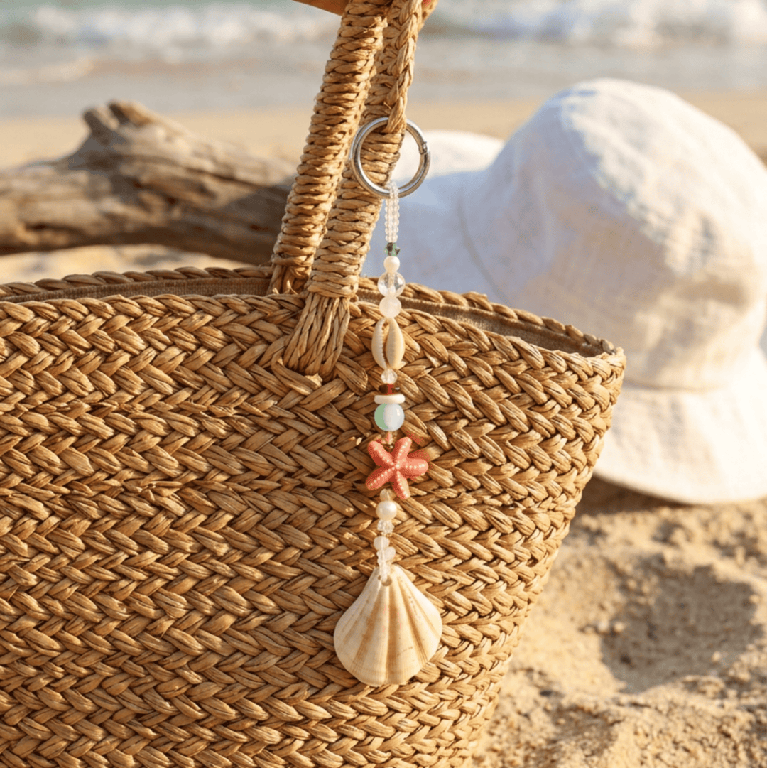 Muschel Schlüsselanhänger mit Perlen als Taschenanhänger an Strandtasche, Boho Accessoires für junge Frauen und Teenager Mädchen