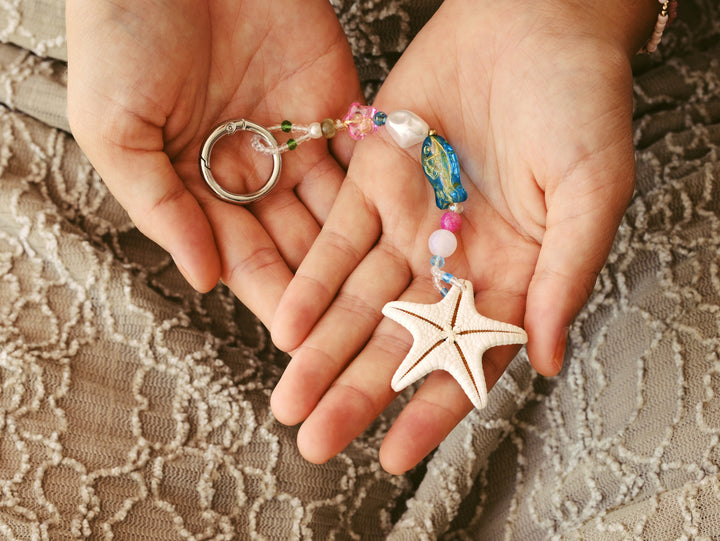 Unterseite des Seestern-Schlüsselanhängers mit bunten Perlen und Seestern, Perlen Taschenanhänger für Mädchen, Freundin, Damen, Boho Accessoires