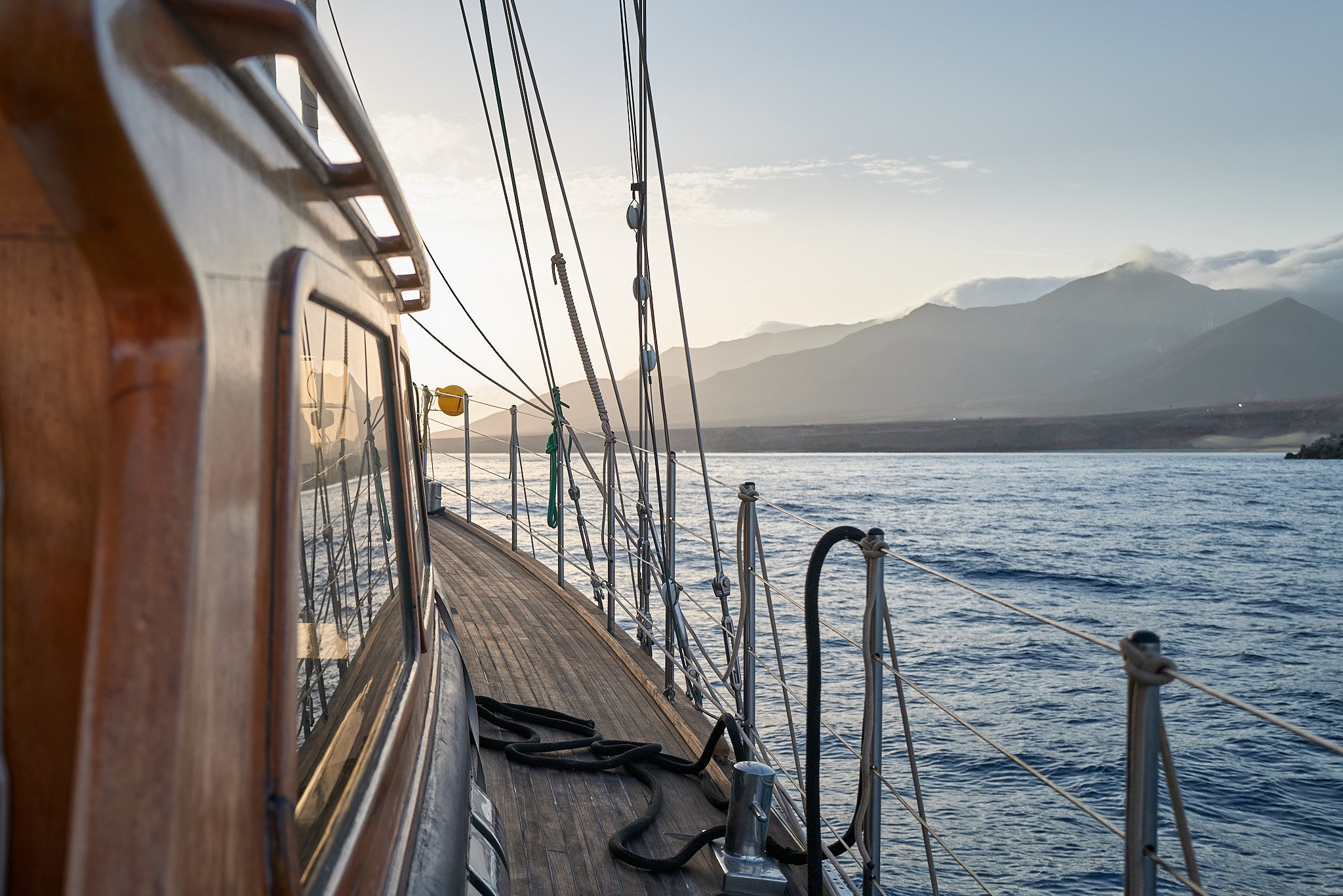 Das Segelboot auf dem die Designerin und Gründerin von ALICIA'S DIARY ihre Entwürfe für ihren authentischen Schmuck zeichnet