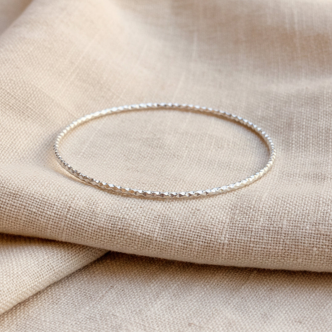 Jewelry shop for young women, minimalist bracelets for women in a minimalist style, modern, hypoallergenic, scratch-resistant