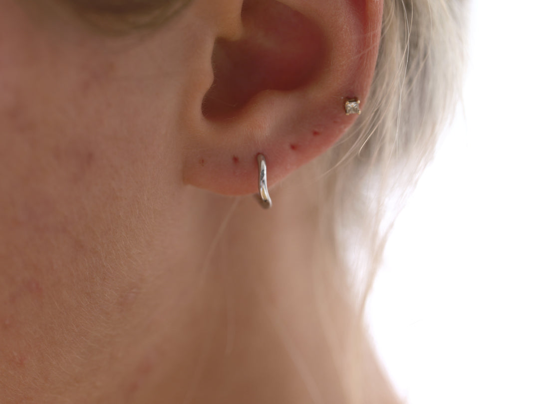 Silberne Creolen für Ear Stacking silber, gewellte Ohrringe, Silberschmuck von Alicia's Diary