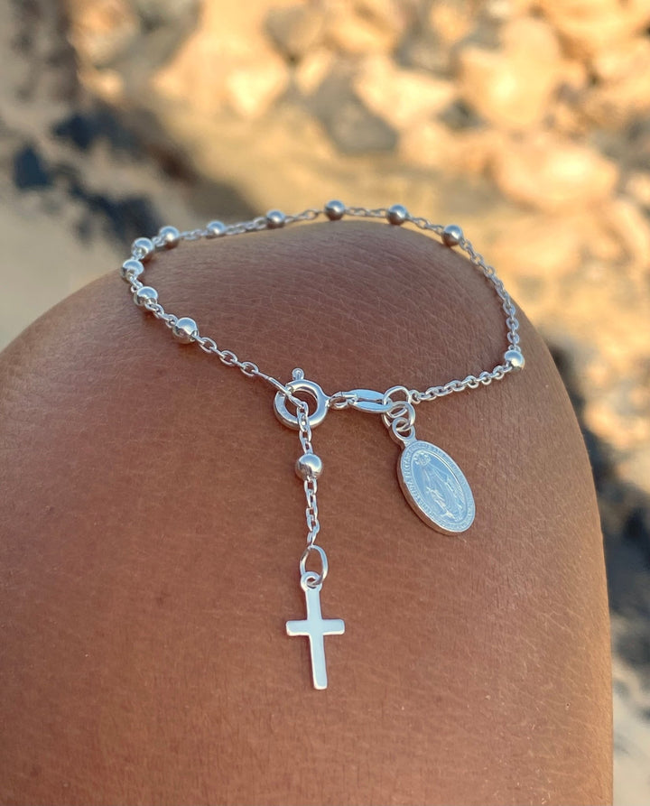 Silbernes Armband mit Kreuz Anhänger und Münze, echter Silberschmuck, schöner Schmuck von Alicia's Diary