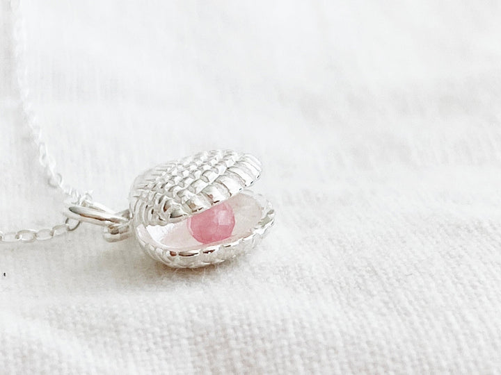 Silberne Halskette mit Pink Opal in kleiner 925 Silber Muschel