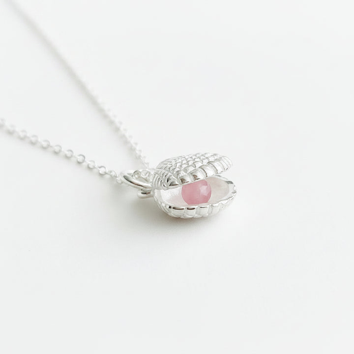 Silberne Halskette mit Pink Opal in kleiner 925 Silber Muschel, Silberschmuck, Meeresschmuck, Beach Girl Schmuck Inspo von Alicia&