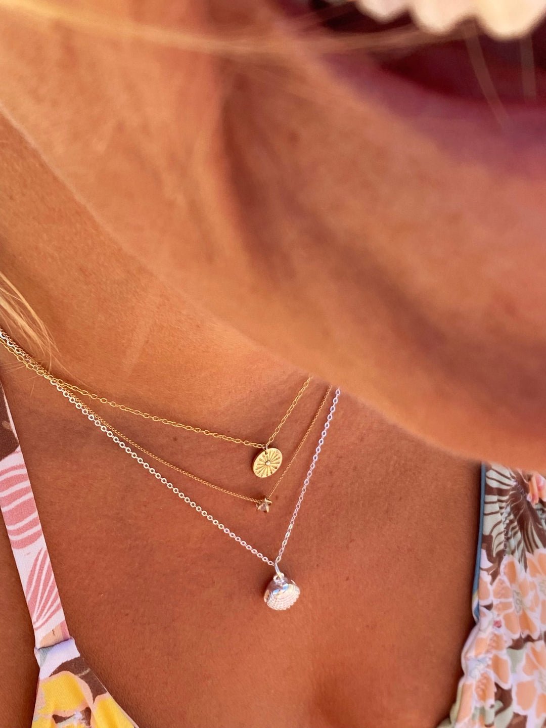 Beach Girl Schmuck Inspo: Silberne Halskette mit Pink Opal in kleiner 925 Silber Muschel, Silberschmuck, Meeresschmuck von Alicia&