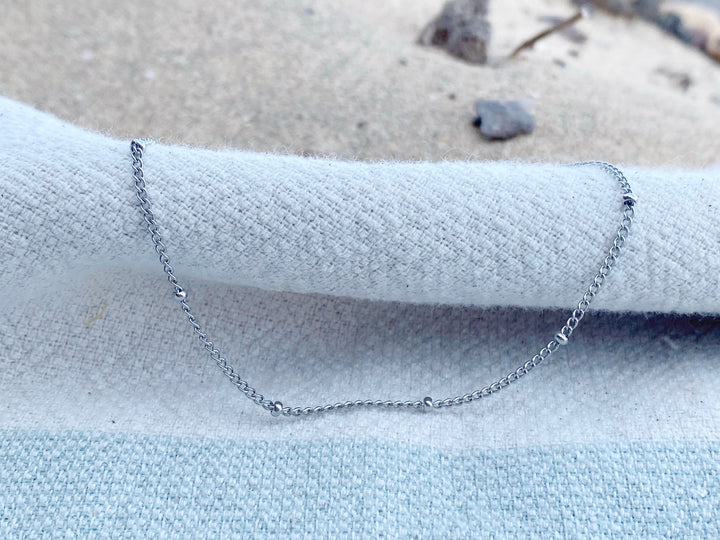 Beach Jewelry Bracelet, silbernes Edelstahl Armband mit Kugeln, wasserfest und robust von Alicia's Diary