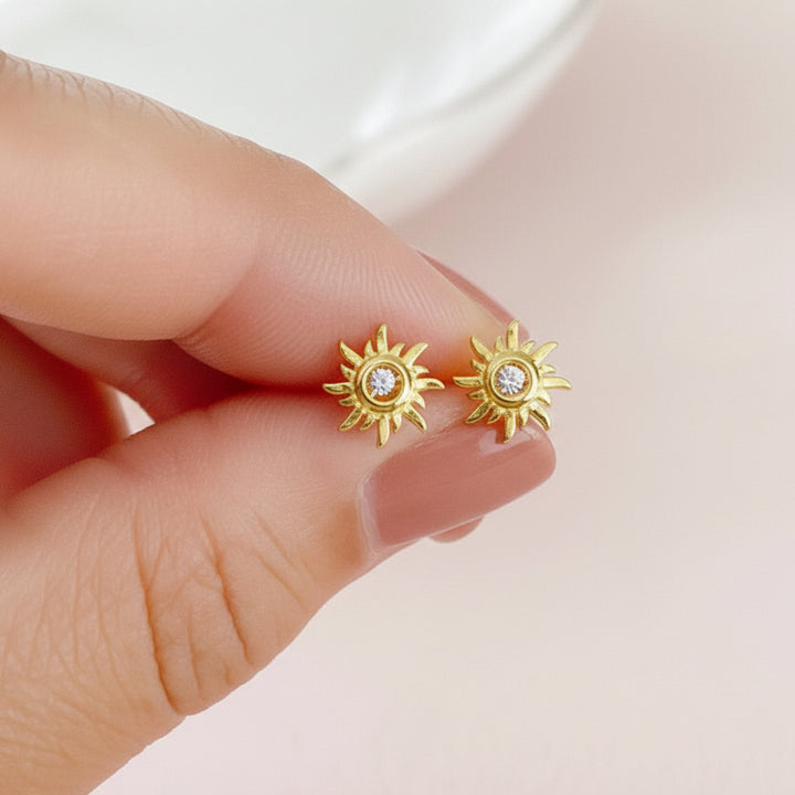 Sun-shaped stud earrings in gold-plated silver