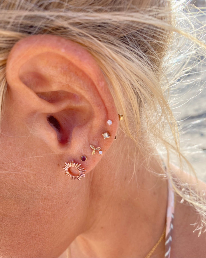 Sonnen Ohrstecker in Roségold aus echtem 925 Sterling Silber, hangefertigt aus edlen Metallen, hypoallergene Ohrstecker im boho Stil - ALICIA'S DIARY