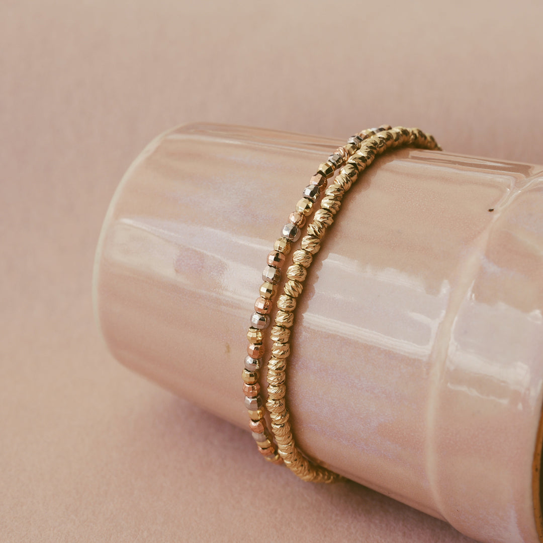 Goldenes Edelstahl-Bracelet mit brushed Perlen und multicolor Armband aus Stainless Steel zum Stapeln, Arm Stack