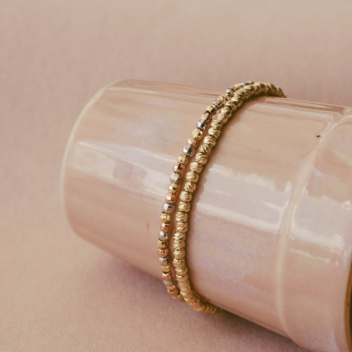 Goldenes Edelstahl-Bracelet mit brushed Perlen und multicolor Armband aus Stainless Steel zum Stapeln, Arm Stack