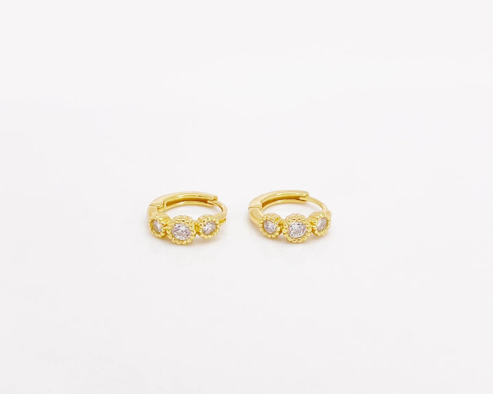 Sterling Silber Creolen hochwertig vergoldet, Mini Hoop Ohrringe Gold mit Steinen, Glitzer Ohrringe von Alicia's Diary