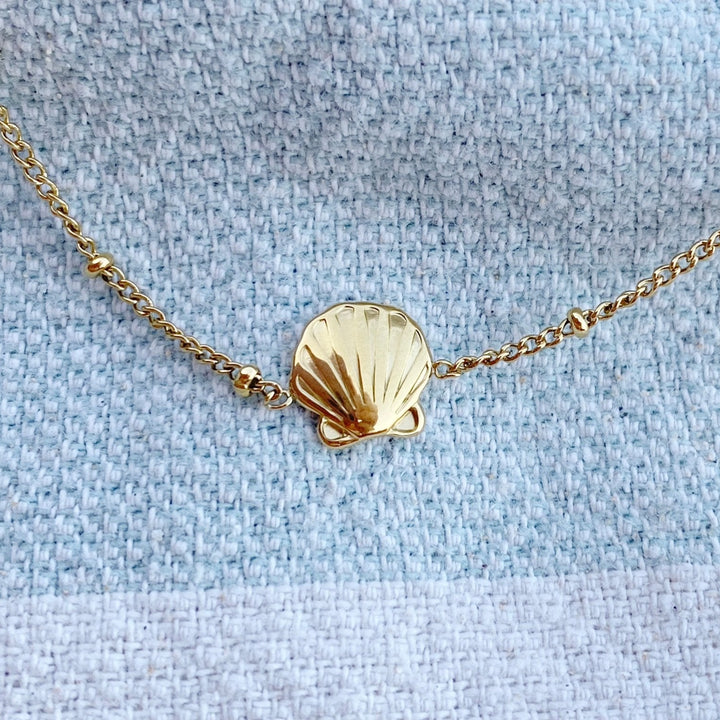 Meeres-Schmuck Beach Girl Style Accessoire: Goldenes Muschel-Armband Jakobsmuschel Anhänger Charm aus allergikerfreundlichem wasserdichtem Edelstahl
