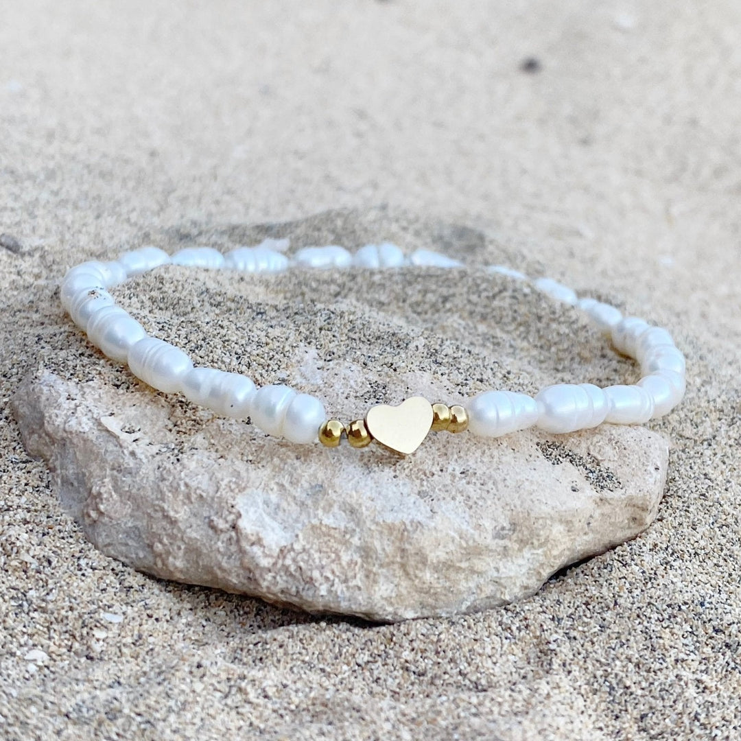 Pearl bracelet with heart, special waterproof jewelry for mother, daughter, wife; bracelet with stainless steel heart from Alicia&