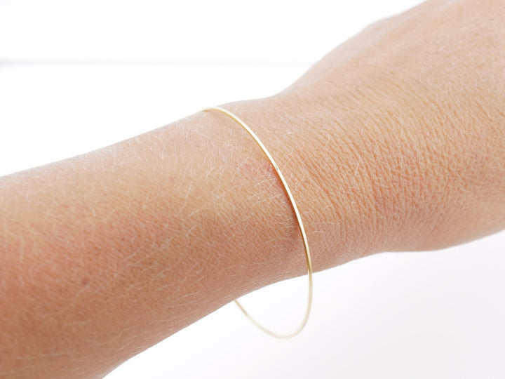Minimalistischer goldener Bangle, Bracelet, für Armband Stacking gold, aus dem Schmuck Online Shop Alicia's Diary