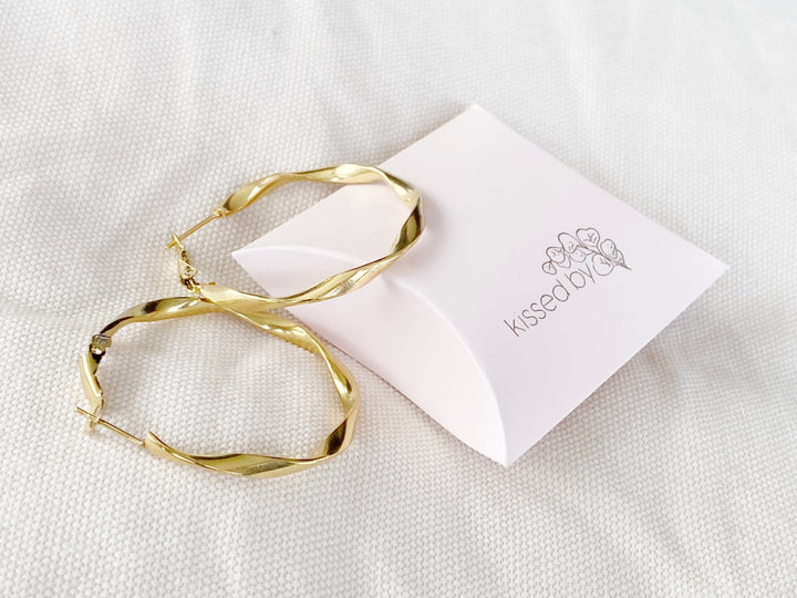 Liebevolles Schmuck Geschenk für die Tochter, Edelstahl Creolen Twisted Gold mit 40 mm Durchmesser - ALICIA'S DIARY®