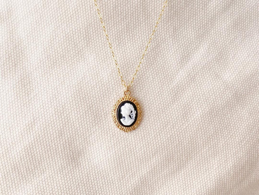 Viktorianischer Schmuck mit Mädchen Portrait von ALCIA'S DIARY