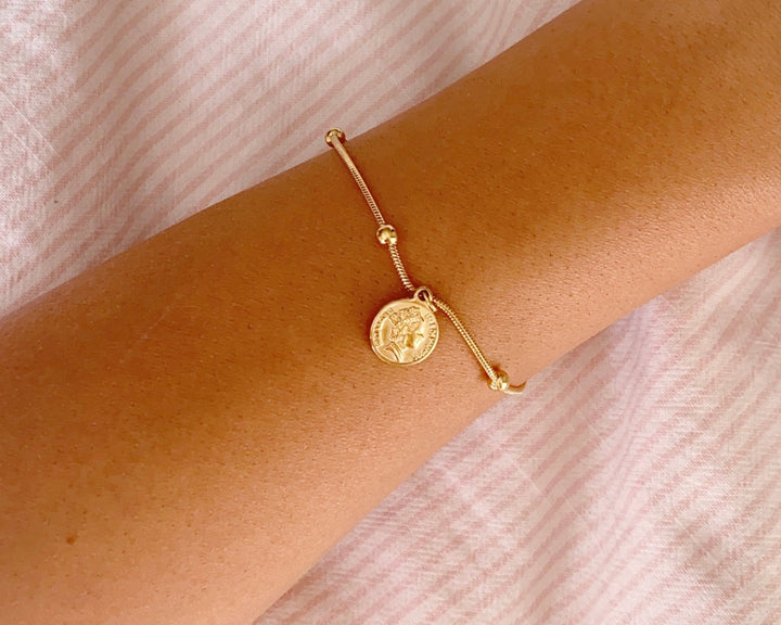 Goldenes Vintage Armband mit Münz Anhänger aus wasserfestem Edelstahl mit Kugeln, Schlangenarmband für junge Frauen und Mädchen