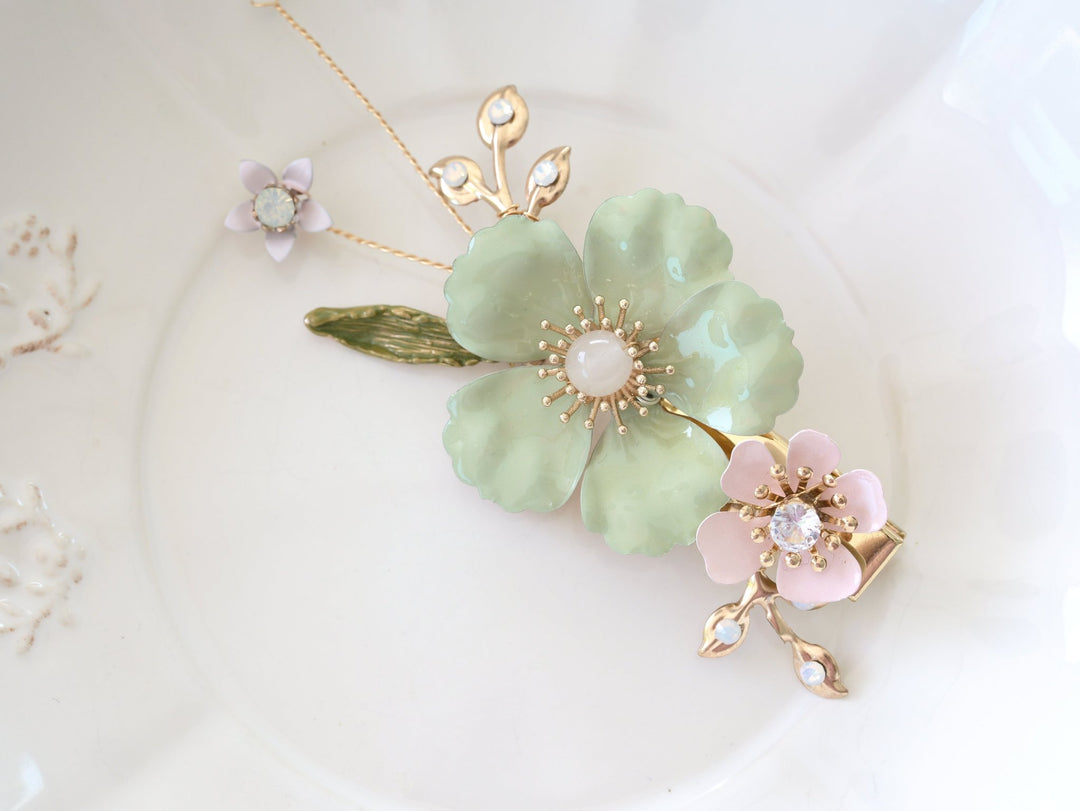 20er Jahre Hochzeit Braut-Haarschmuck gold, grün und rosa, Vintage Haarklammer aus dem Hochzeits-Shop Alicia's Diary